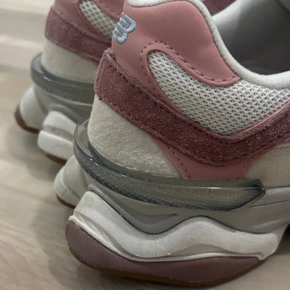 New Balance 9060 size 8.5 women’s sneakers TEMPORARILY UNAVAILABLE-read details - Picture 11 of 13